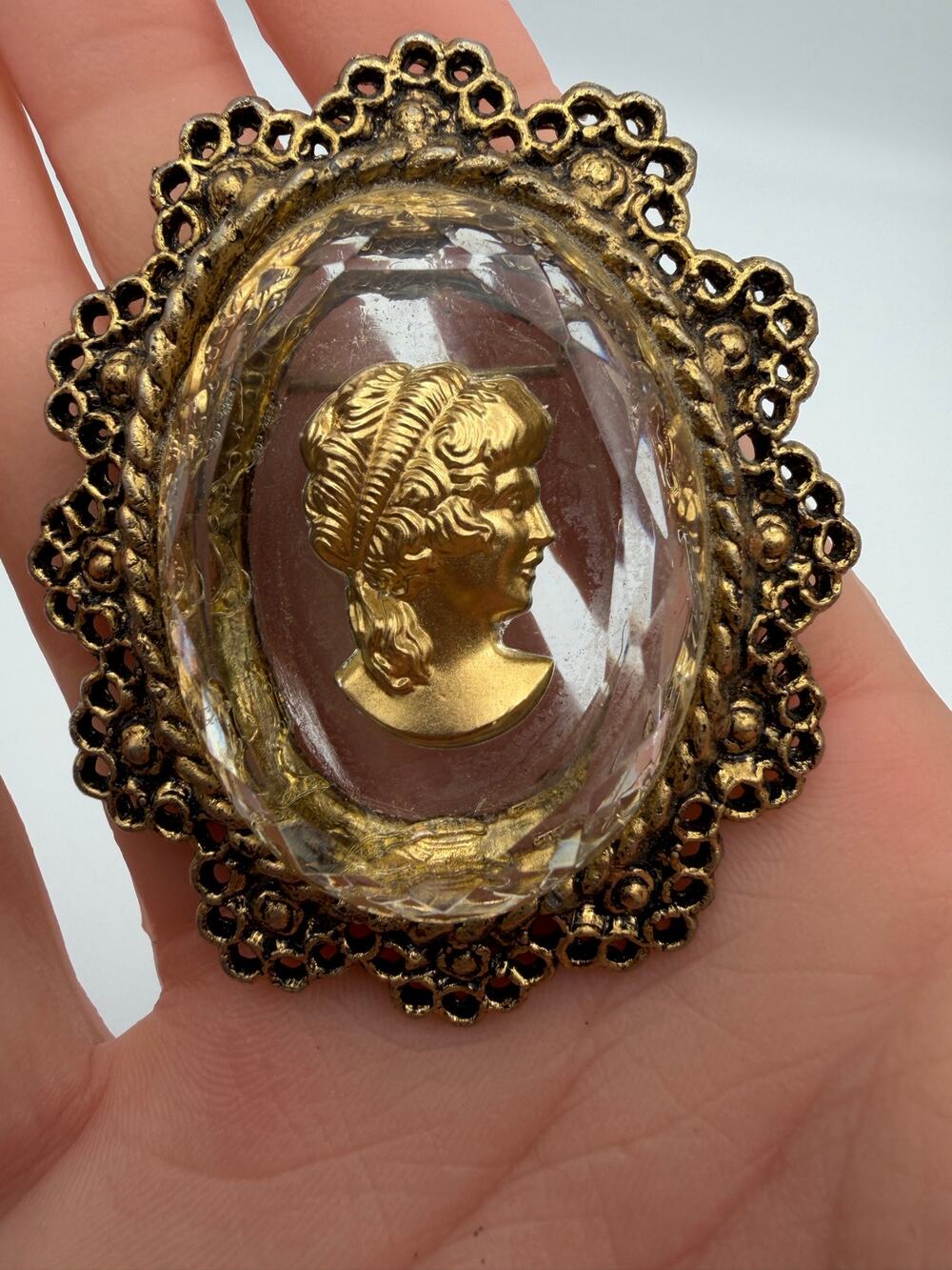 Vintage Glass Cameo BROOCH reverse carved intaglio gold